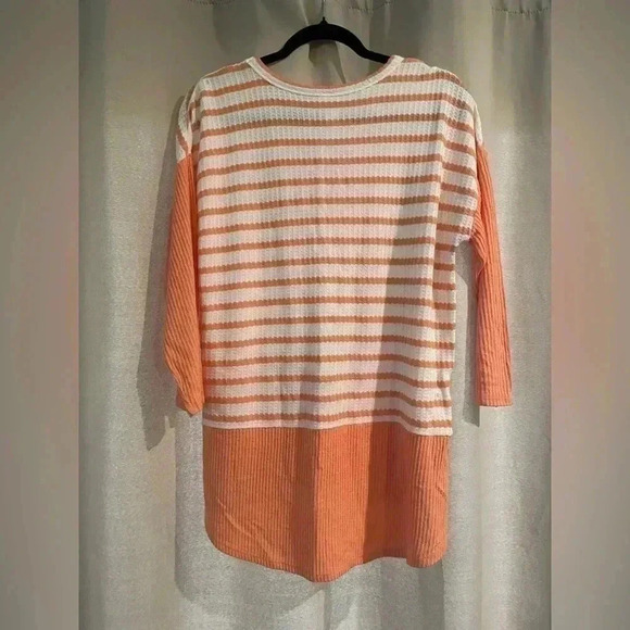 Women’s Orange C Active Quarter Sleeve Top - Picture 5 of 5